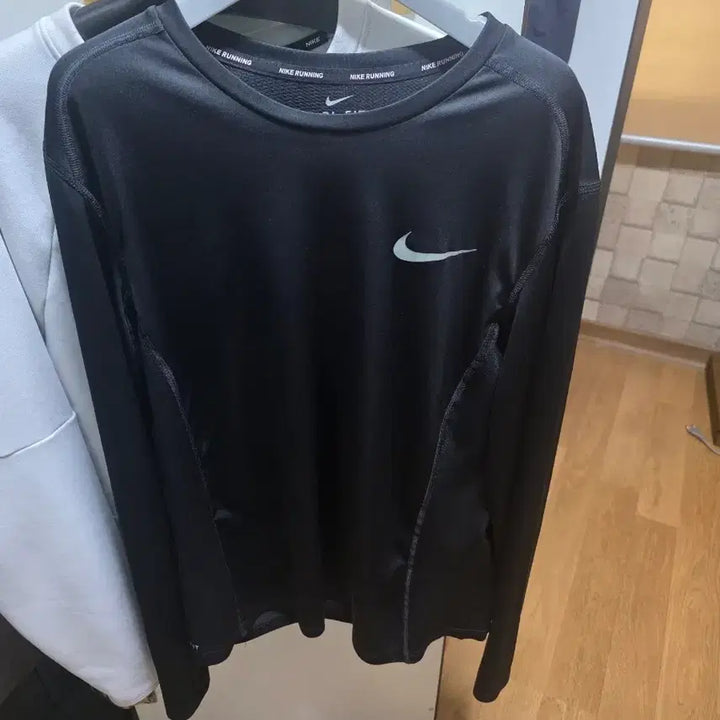 [BUNJANG] Nike Running Long Sleeve T-Shirt Black XL / 나이키 런닝 긴팔 티셔츠 블랙 105라지