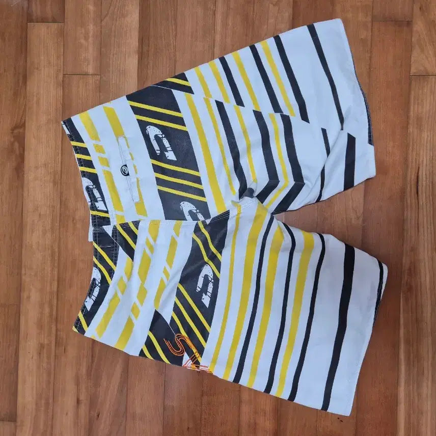 [BUNJANG] DUNNAS Striped Surfing Shorts / DUNNAS 서핑바지