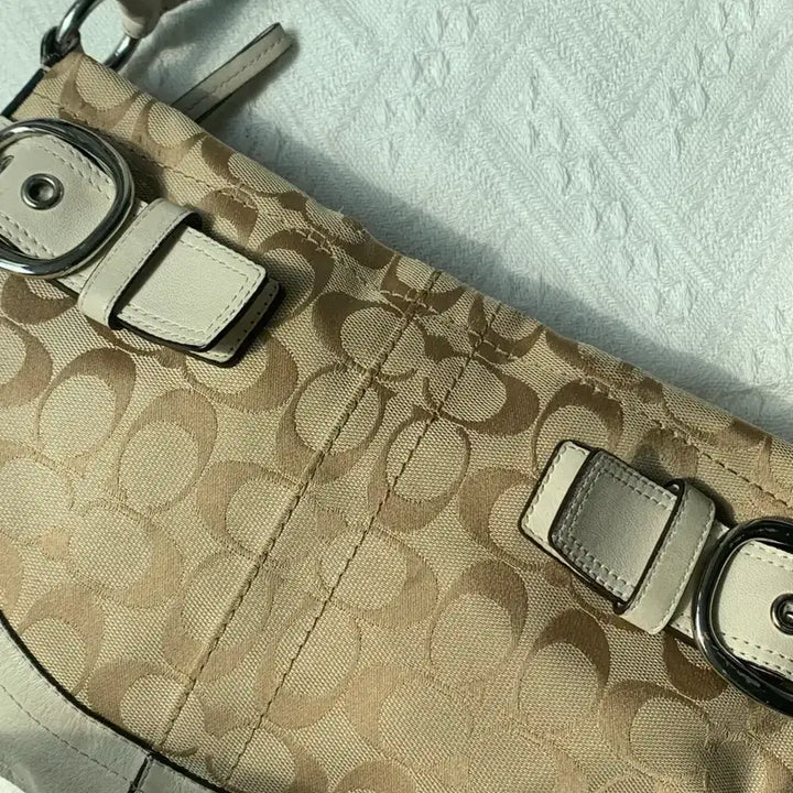 [BUNJANG] Coach Ivory Baguette Shoulder Bag / [희귀] Coach 아이보리 바게트 숄더백