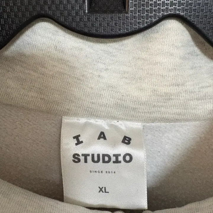 [BUNJANG] IAB STUDIO Half Zip-Up Sweatshirt / 아이앱 스튜디오 하프집업