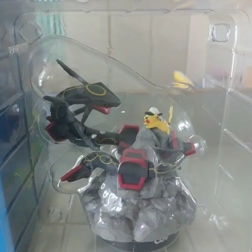[BUNJANG] CGV Rayquaza Pikachu 2025 Pokemon Figure / CGV 레쿠쟈 피카츄 2025 피규어 포켓몬스터 흑쿠쟈