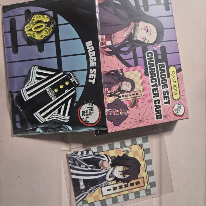 [BUNJANG] Demon Slayer Haori Badge Set with Obanai Photocard (Sealed) / cgv 귀멸의칼날 하오리 뱃지 오바나이 포토카드 있음 미개봉