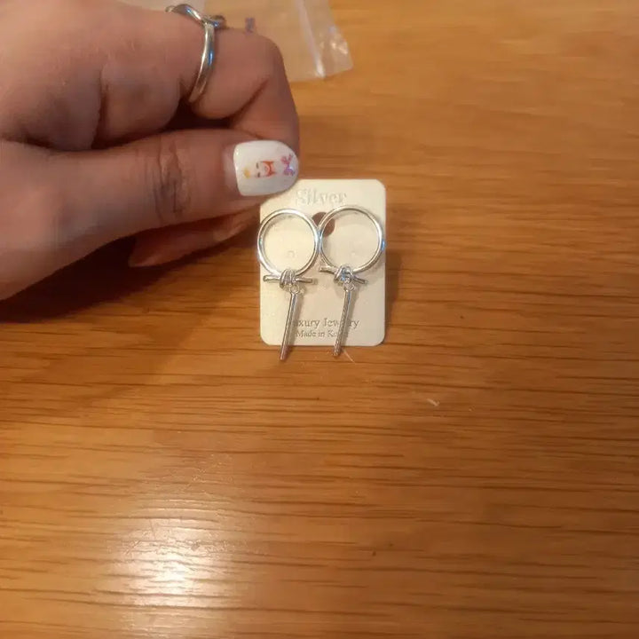 [BUNJANG] Sterling Silver 925 Knot Earrings / 실버925 링 매듭 귀걸이
