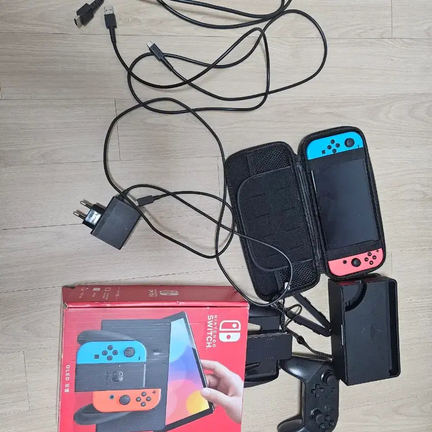 [BUNJANG] Nintendo OLED Console with Pro Controller - Full Box Set / 닌텐도 oled 풀박스 박스,프로콘 포함 안전결제 불가(아직 파는중)