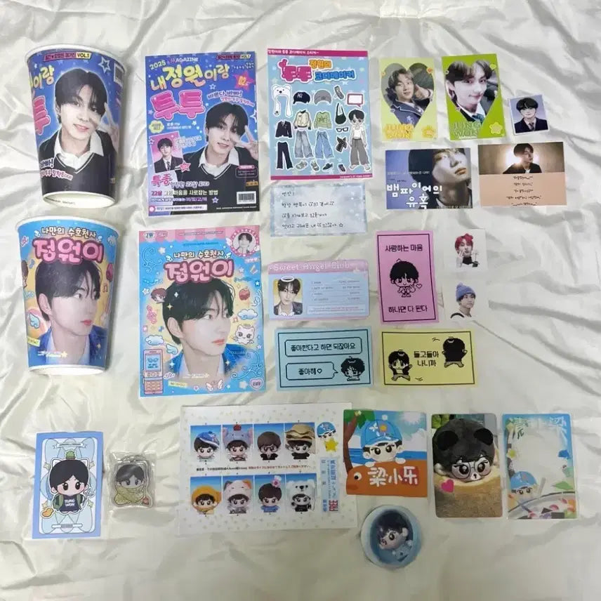 [BUNJANG] ENHYPEN Jungwon Birthday Cafe Goods Keychain, Badge, Pin Button, Postcard Set / 엔하이픈 정원 생카 굿즈 포카 양도 판매 키링 뱃지 핀버튼 엽서 비공굿
