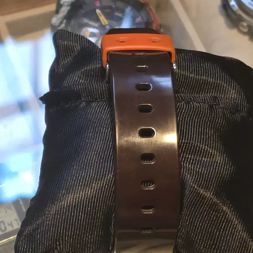 [BUNJANG] Casio G-Shock DW-6900CB Watch / 카시오 G-SHOCK dw-6900cb