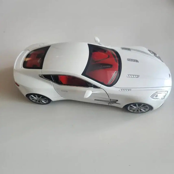 [BUNJANG] Aston Martin ONE-77 1:18 Scale Model Car / 애스턴마틴 ONE-77 1:18 모형자동차