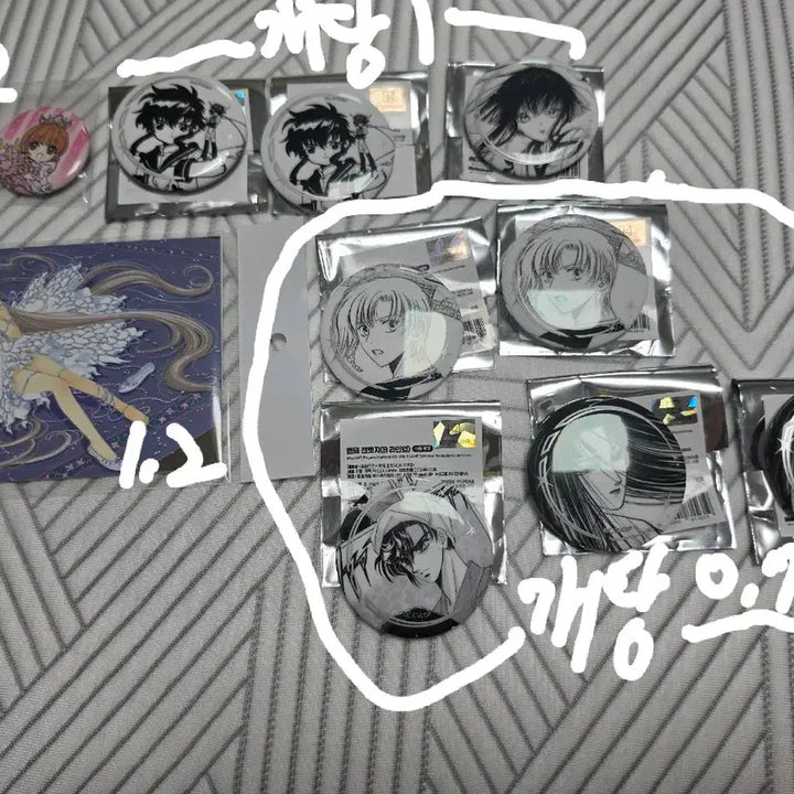 [BUNJANG] CLAMP Acrylic Stand &amp; Badge Set / CLAMP 굿즈 뱃지.엽서