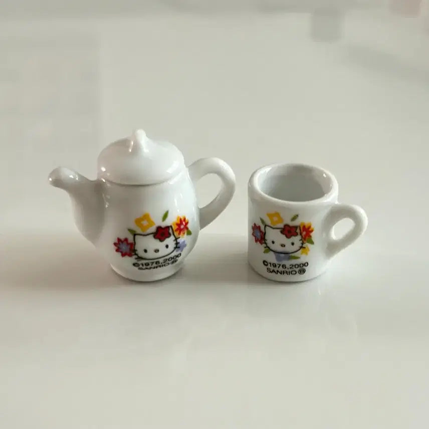 [BUNJANG] Vintage Sanrio Hello Kitty Miniature Teapot and Teacup Set / 고전 키티 미니어쳐 찻잔 티포트 세트