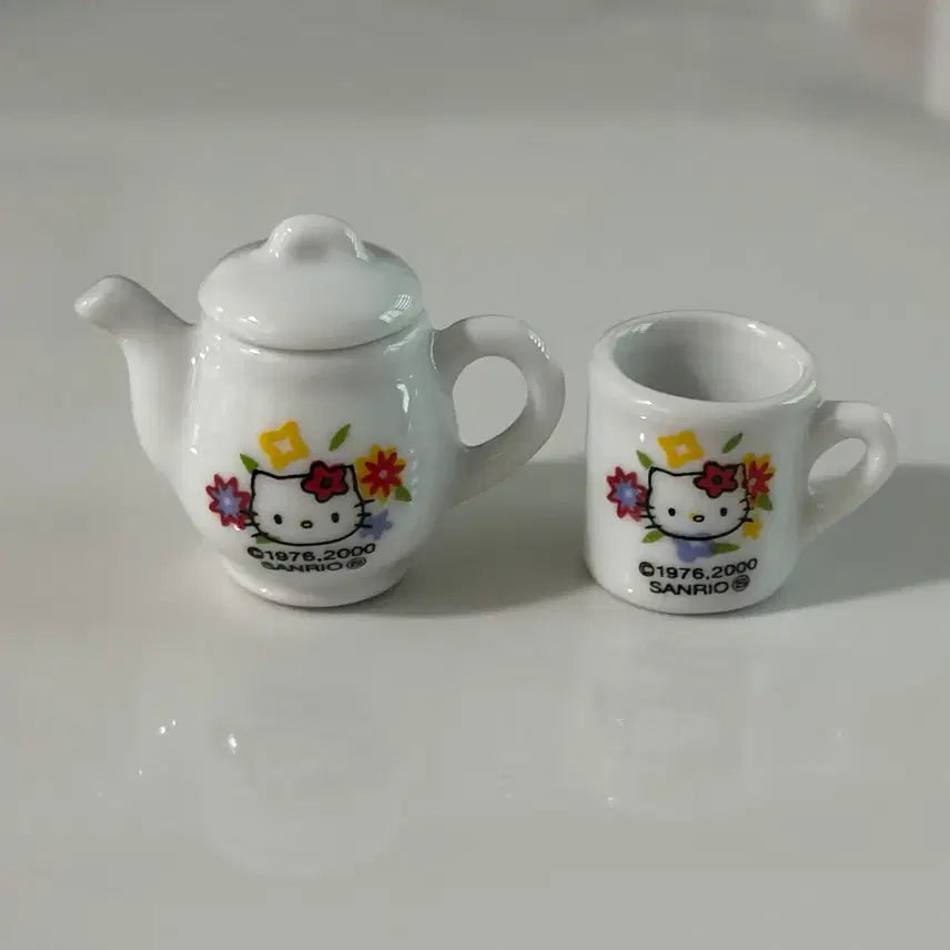 [BUNJANG] Vintage Sanrio Hello Kitty Miniature Teapot and Teacup Set / 고전 키티 미니어쳐 찻잔 티포트 세트