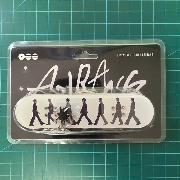 [BUNJANG] BTS World Tour Arirang Fingerboard Keychain White / BTS 월드투어 아리랑 굿즈 핑거보드
