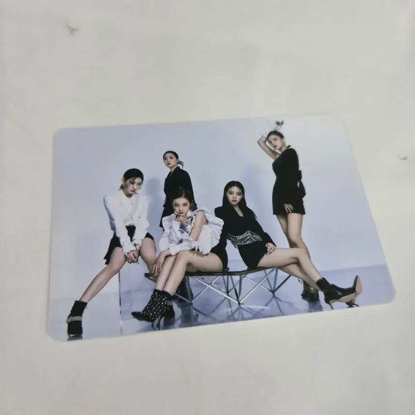 [BUNJANG] ITZY Yeji Oversized Photocard / 있지 itzy 예지 포토카드