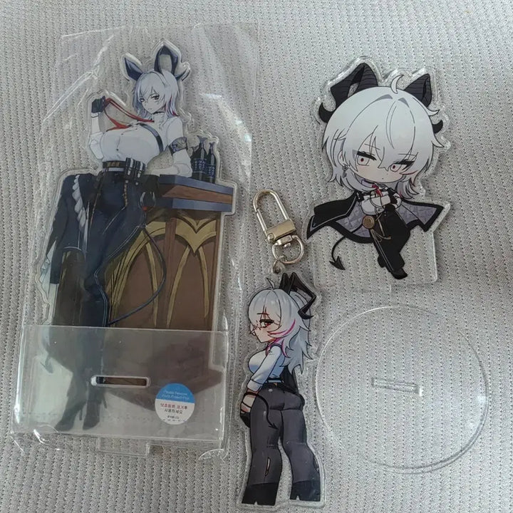 [BUNJANG] Genshin Impact Acrylic Standee / 명조 비공식 2차창작 젠니 아크릴 팝니다 (장식장정리)