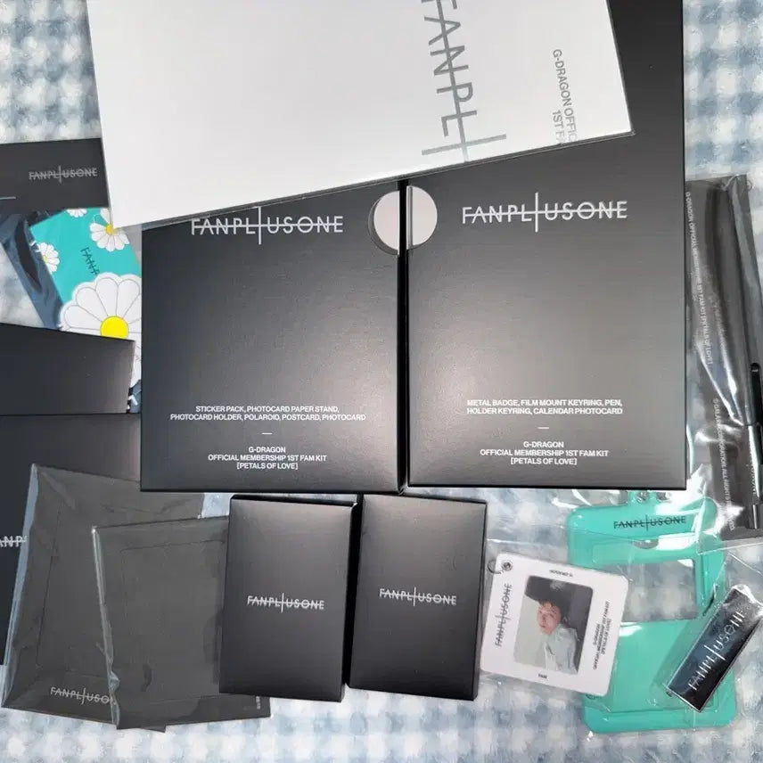 [BUNJANG] G-Dragon Official Membership 1st Gen Fan Kit PETALS OF LOVE Partial Set / 지드래곤 지디 공식 멤버십 1기 팬키트 PETALS OF LOVE 일부