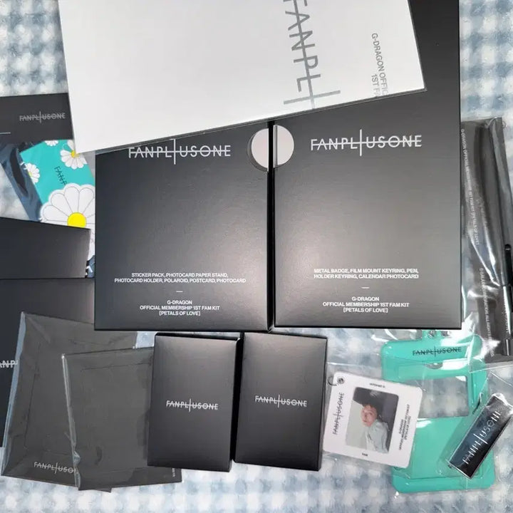 [BUNJANG] G-Dragon Official Membership 1st Gen Fan Kit PETALS OF LOVE Partial Set / 지드래곤 지디 공식 멤버십 1기 팬키트 PETALS OF LOVE 일부