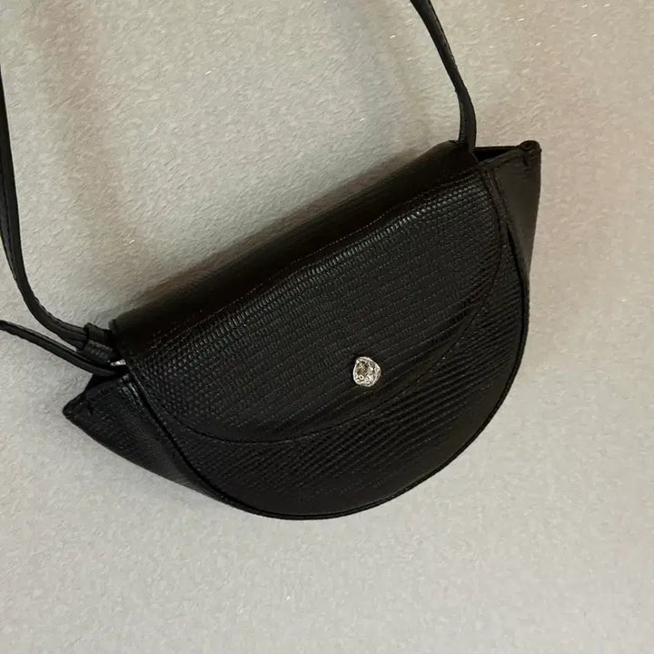 [BUNJANG] Avie Mua Croco Belt Bag / 아비에무아 크로커 벨트백