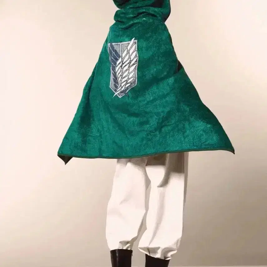 [BUNJANG] SPAO x Attack on Titan Survey Corps Hooded Blanket (Wings of Freedom) / [SPAO 콜라보] 진격의거인 후드 담요 - 조사병단(자유의 날개) FR