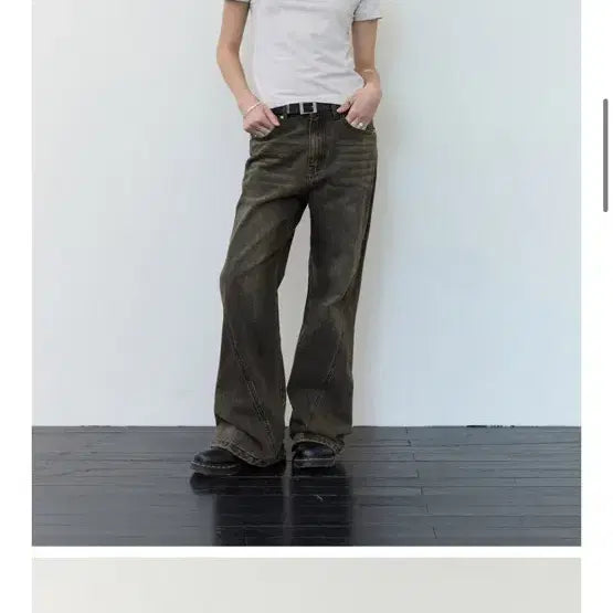 [BUNJANG] Millowoman Curved Flare Jeans / 밀로우먼 커브드 플레어 진