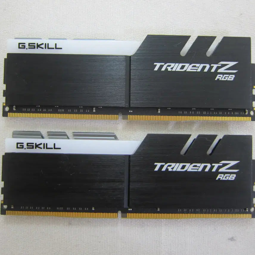 [BUNJANG] G.Skill Trident Z RGB DDR4-3200 CL16 32GB (2x16GB) Desktop Memory RAM / 지스킬 DDR4-3200 TRIDENT Z RGB 32G(16Gx2)