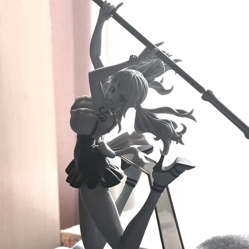[BUNJANG] One Piece Nami Monochrome Figure / 원피스 나미 흑백 피규어