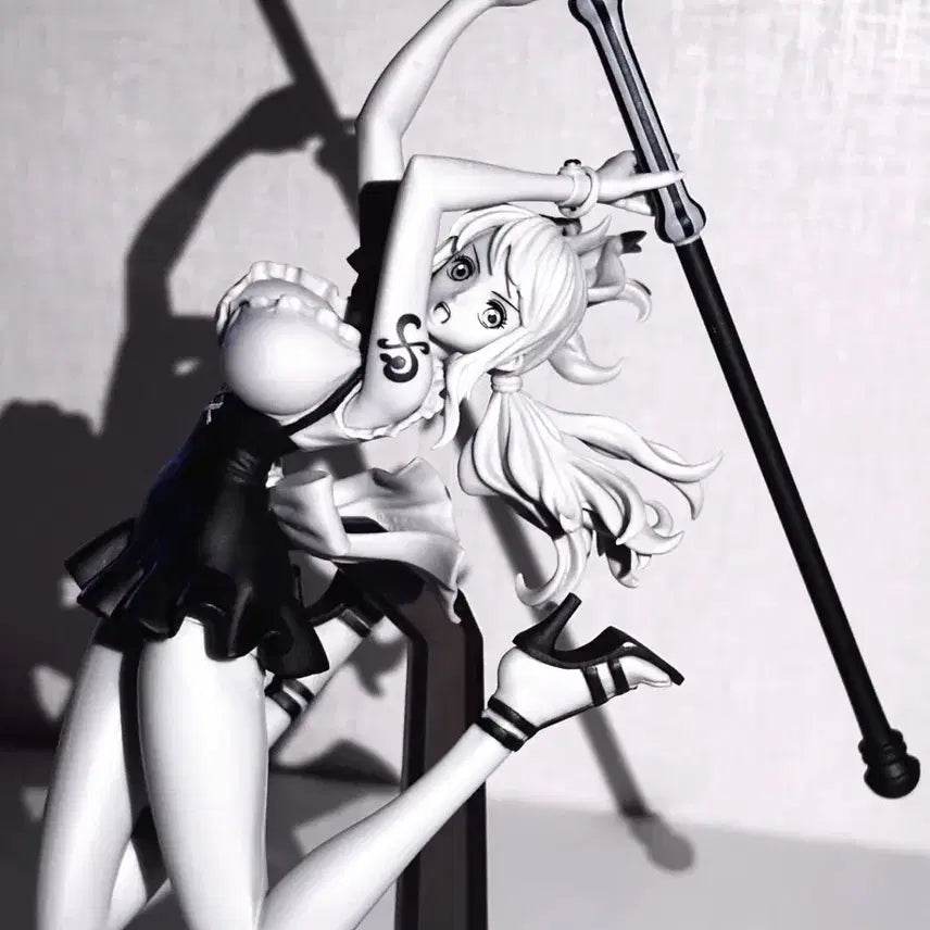 [BUNJANG] One Piece Nami Monochrome Figure / 원피스 나미 흑백 피규어
