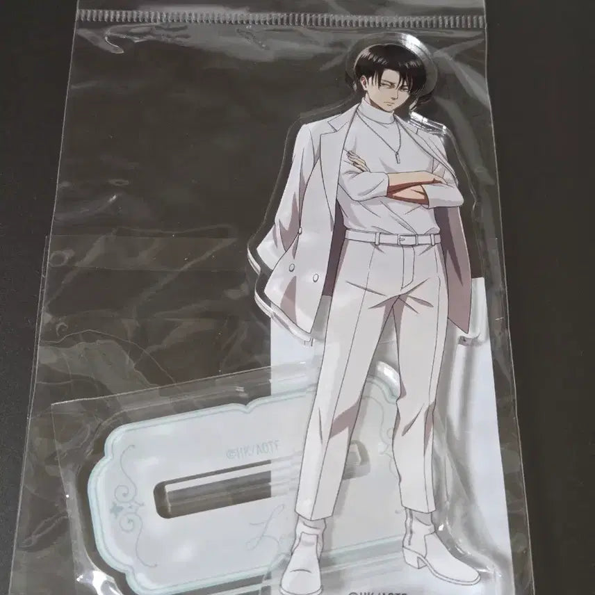 [BUNJANG] Attack on Titan Levi Ackerman White Suit Acrylic Stand / 진격의 거인 진격거 리바이 아크릴 스탠드 화이트코디 정장