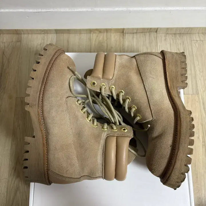 [BUNJANG] YASE Commando Sole Suede Boots Sand / 야세 YASE  6.5cm 1990 코만도솔 스웨이드 부츠 샌드