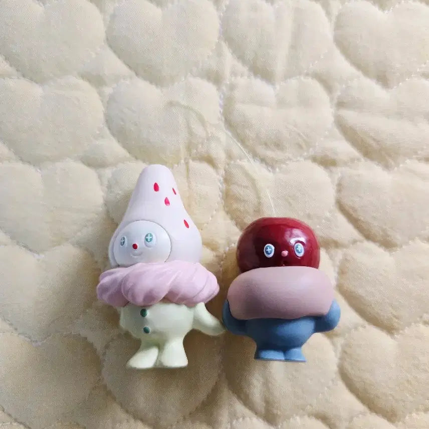 [BUNJANG] Boiboi Sweets Art Toy Cherry &amp; White Strawberry Shortcake (Set of 2) / (2개일괄) boiboi 스위츠아트토이 체리, 화이트딸기생크림