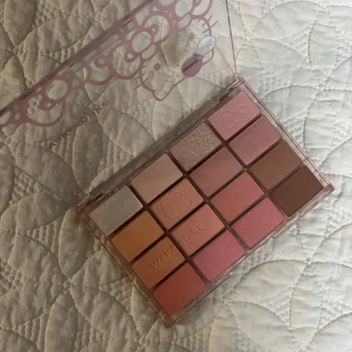 [BUNJANG] WAKEMAKE Hello Kitty Blurring Eyeshadow Candy Coral / 웨이크메이크 헬로키티 콜라보 캔디코랄블러링 아이섀도우