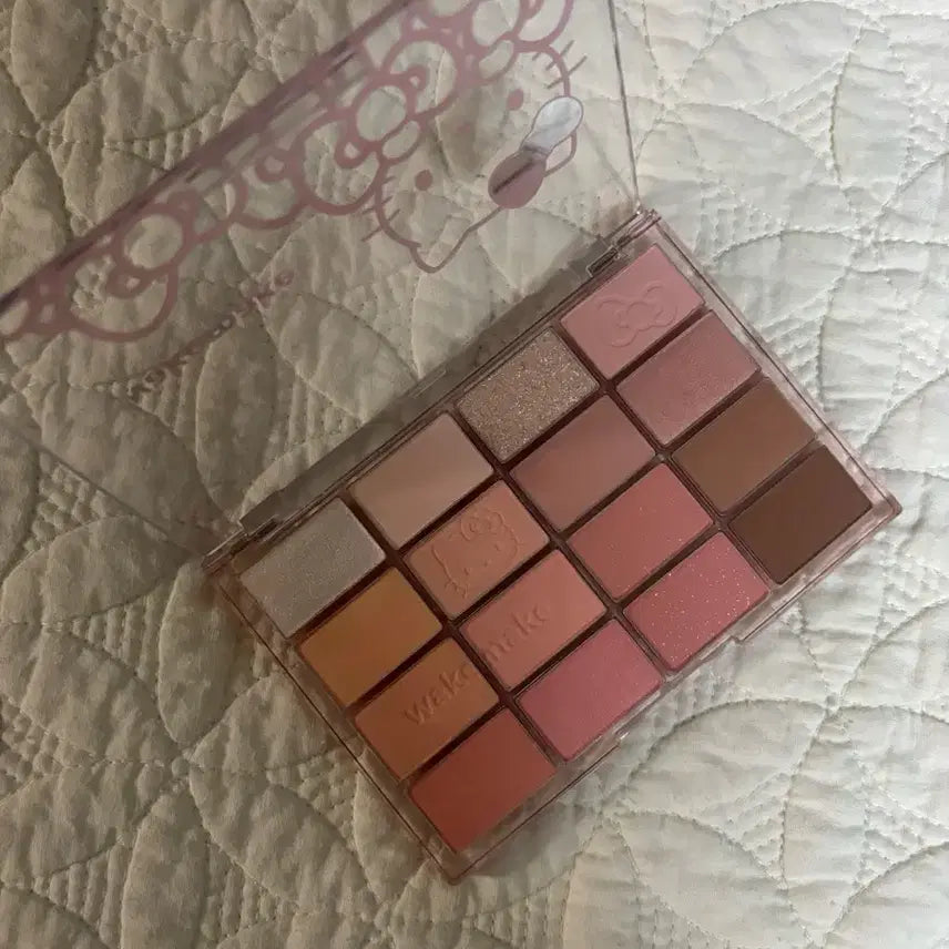 [BUNJANG] WAKEMAKE Hello Kitty Blurring Eyeshadow Candy Coral / 웨이크메이크 헬로키티 콜라보 캔디코랄블러링 아이섀도우