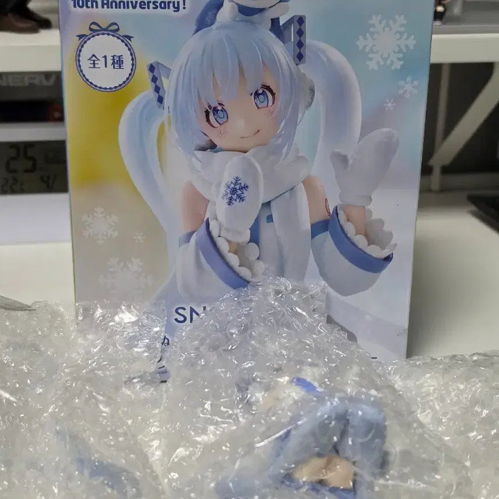 [BUNJANG] Hatsune Miku Yukimiku Sky Town 10th Anniversary Noodle Stopper Figure / 하츠네 미쿠 유키미쿠 스카이타운 10주년 누들스토퍼