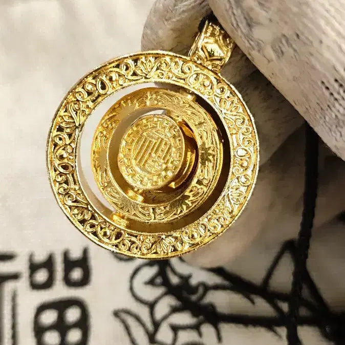 [BUNJANG] Gold Spinning Pendant Necklace / 금색 회전 펜던트 목걸이/고리