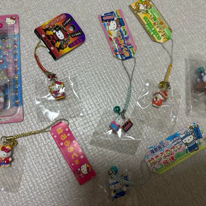 [BUNJANG] Vintage Hello Kitty Charm Bundle Set / 고전키티스트랩 일괄