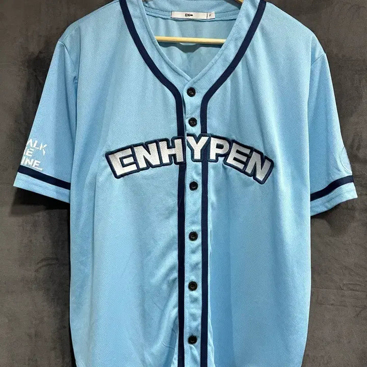 [BUNJANG] Enhypen Baseball Jersey Uniform Official Goods Sky Blue Free Size / 엔하이픈 ENHYPEN 베이스볼 저지 유니폼 FREE 하늘색 공식 굿즈