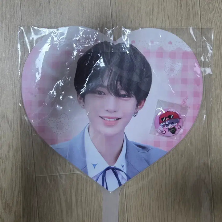 [BUNJANG] BOYS PLANET 2 Takumi Lucky Draw 1st Place Uchiwa &amp; Pin Badge Set / 급처))보이즈플래닛2 타츠키 생카 럭드 1등 우치와 핀벳지