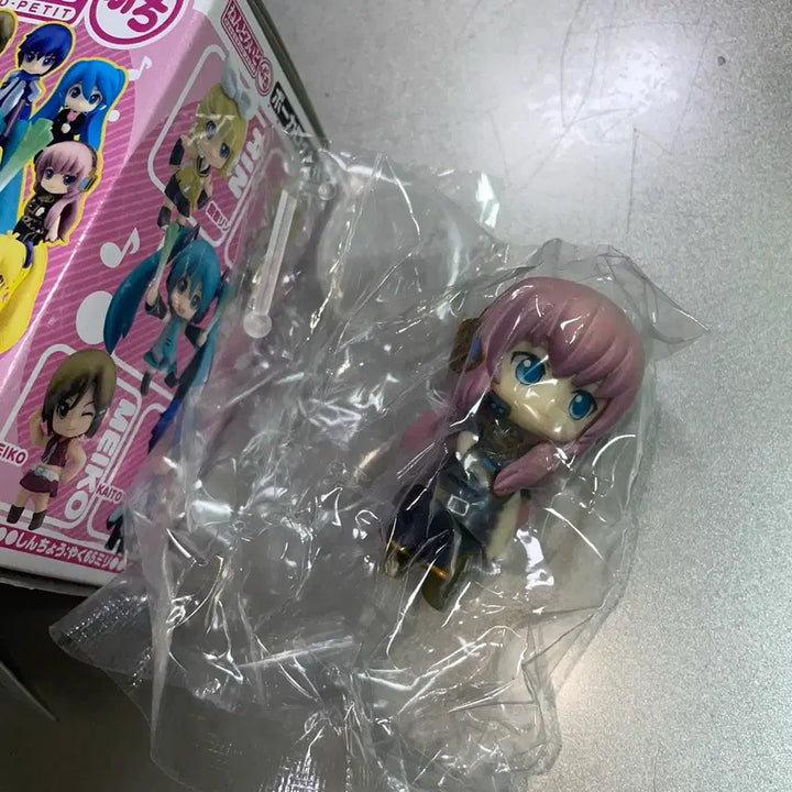 [BUNJANG] Vocaloid Hatsune Miku Nendoroido Puchi Luka Figure / 보컬로이드 하츠네미쿠 넨도로이드 푸치 루카 피규어