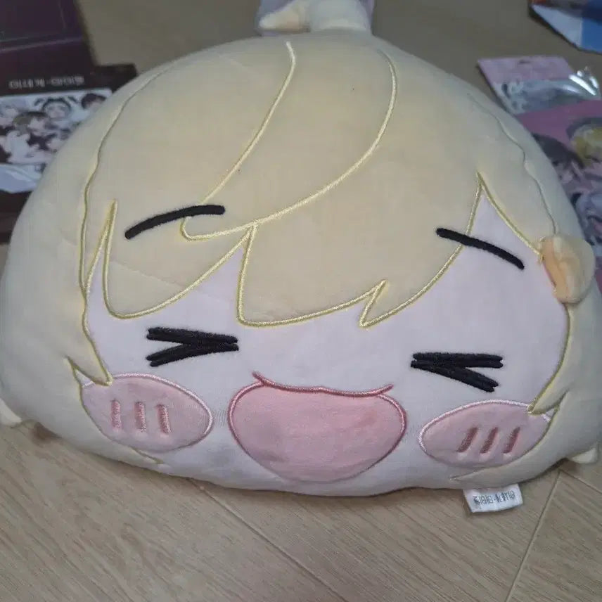 [BUNJANG] Ichisekai Idol Jingburger Cushion / 이세계아이돌 징버거 쿠션