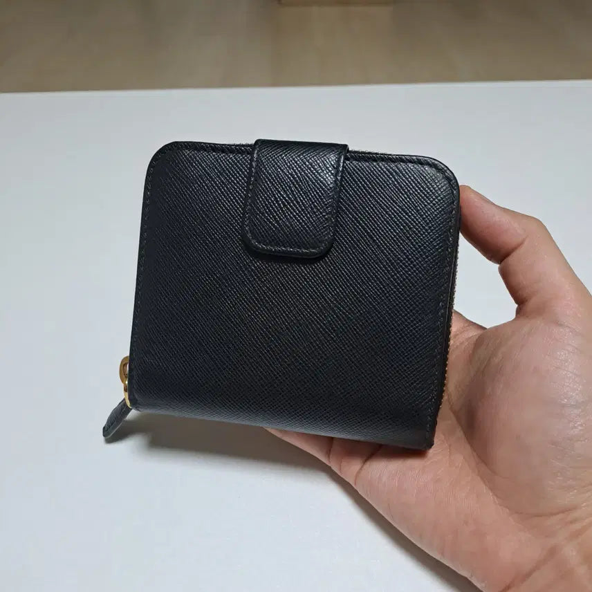 [BUNJANG] Prada Saffiano Triangle Logo Zip Wallet / [100%/정품] 프라다 사피아노 트라이앵글 로고 지퍼 반지갑