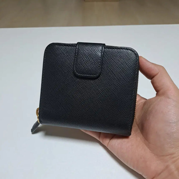 [BUNJANG] Prada Saffiano Triangle Logo Zip Wallet / [100%/정품] 프라다 사피아노 트라이앵글 로고 지퍼 반지갑