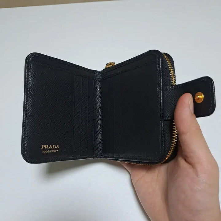 [BUNJANG] Prada Saffiano Triangle Logo Zip Wallet / [100%/정품] 프라다 사피아노 트라이앵글 로고 지퍼 반지갑