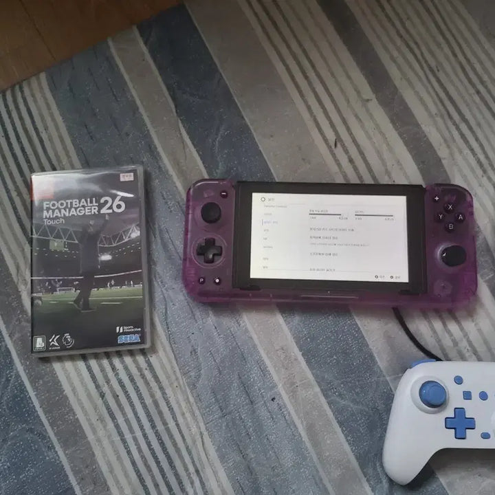 [BUNJANG] Nintendo Switch Improved Battery Model with Compatible Charger and Game Titles / 닌텐도 스위치개선판+호환충전기.게임타이틀.(256sd카드 따로팝니다