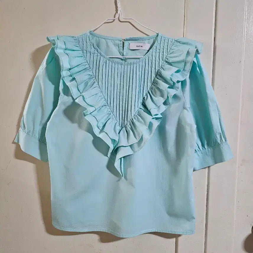 [BUNJANG] SATIN Frill Blouse Size 55 Sky / 미착용)샤틴/SATIN 프릴 블라우스55