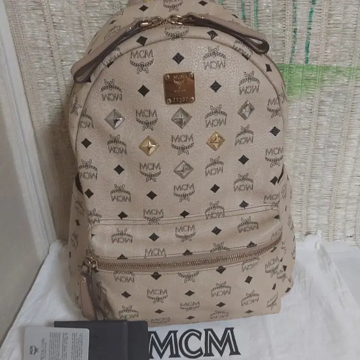 [BUNJANG] MCM Visetos Stud Stark Backpack Beige / 정품)MCM 비세토스 스터드 슈타크 백팩 베이지