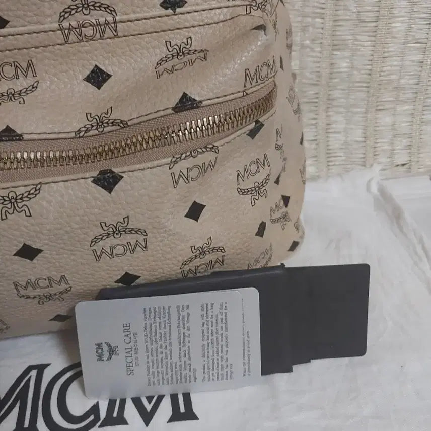 [BUNJANG] MCM Visetos Stud Stark Backpack Beige / 정품)MCM 비세토스 스터드 슈타크 백팩 베이지