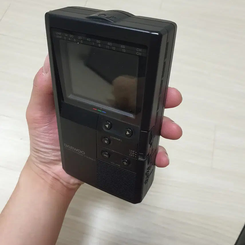 [BUNJANG] Daewoo Retro Portable Color TV / 대우 레트로 휴대용 컬러TV 판매 합니다