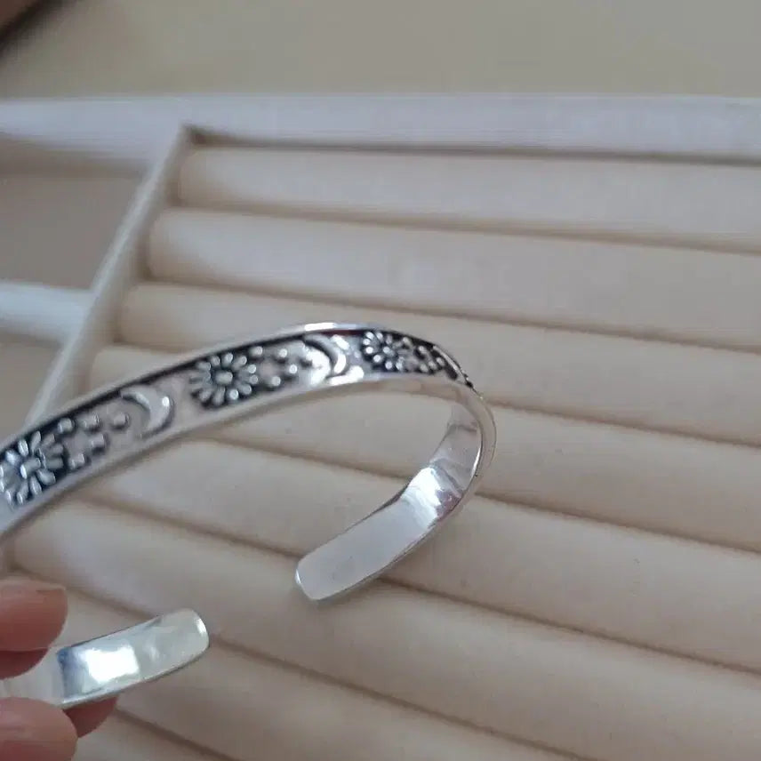 [BUNJANG] KkotgwaDal Silver Bangle Bracelet / 꽃과달 뱅글은팔찌(새상품)