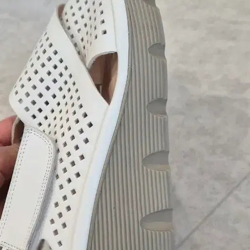 [SOLD OUT] GEIGER 샌들 화이트