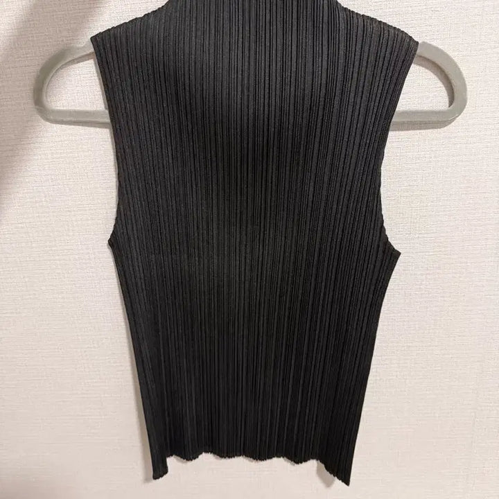 [BUNJANG] Pleats Please Sleeveless Top / 플리츠플리즈 민소매 나시 탑