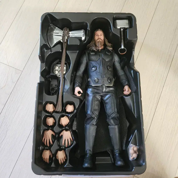 [BUNJANG] Hot Toys Avengers: Endgame Thor 1/6 Scale Figure / 핫토이 어벤져스 엔겜 토르 팝니다