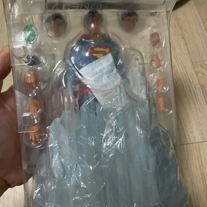 [BUNJANG] Mezco 1978 Superman &amp; 1989 Batman 6-Inch Action Figure Bundle Set / 6인치 피규어 메즈코 올드 슈퍼맨 배트맨 일괄